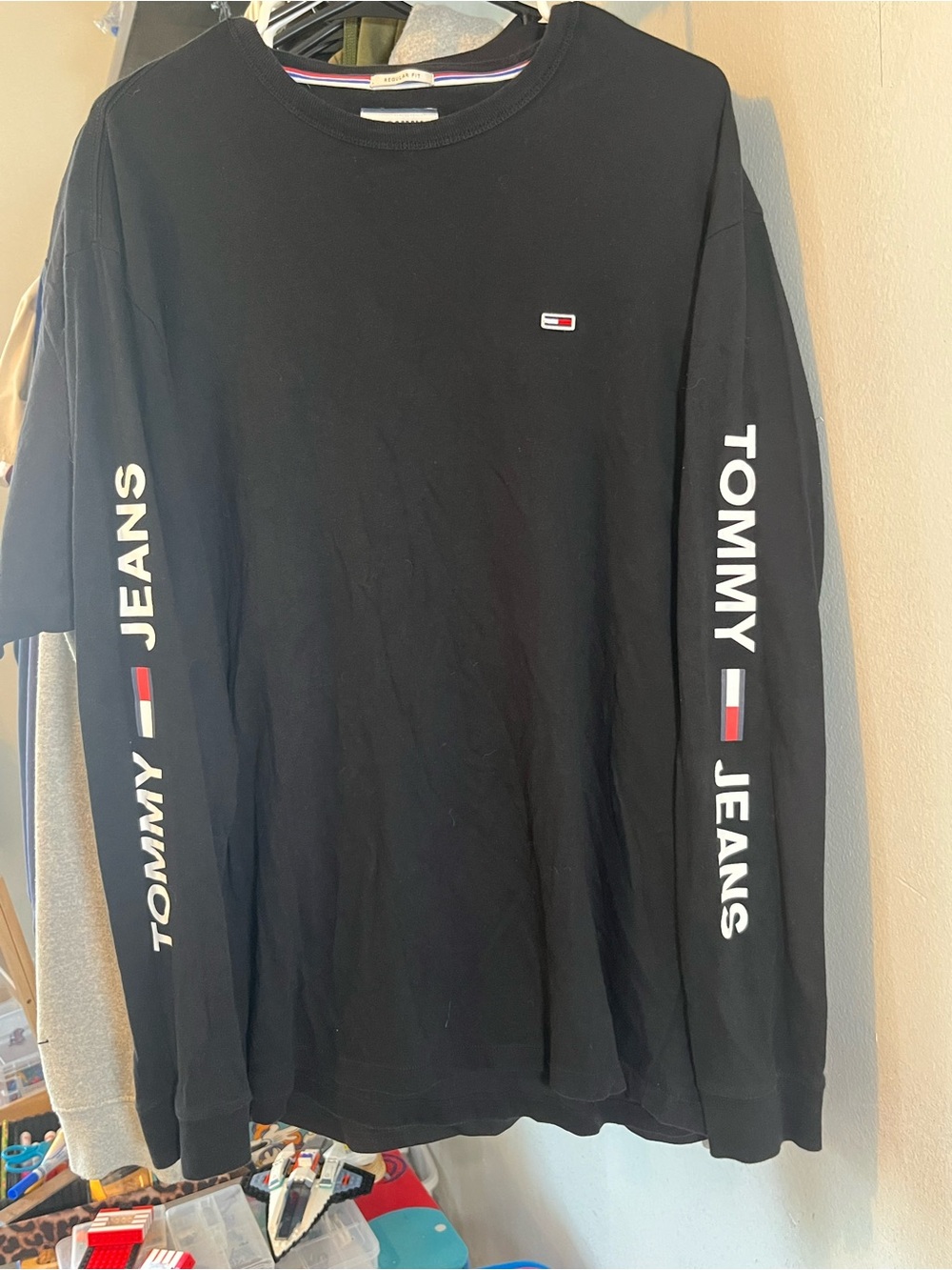 Tommy jeans Black Long-Sleeve Logo Tee with Sleeve Branding